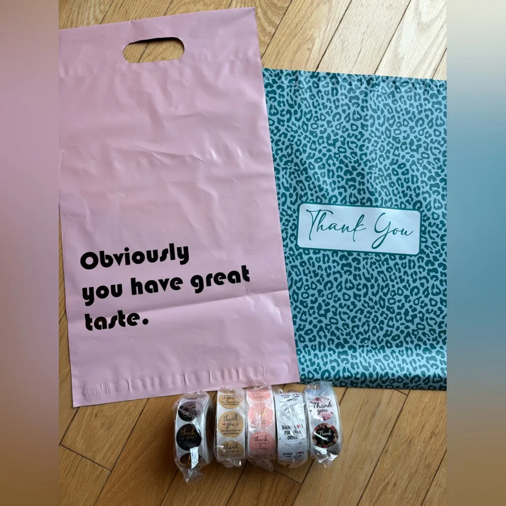 Poly mailer bundle 30 10x13 & roll of 500 stickers